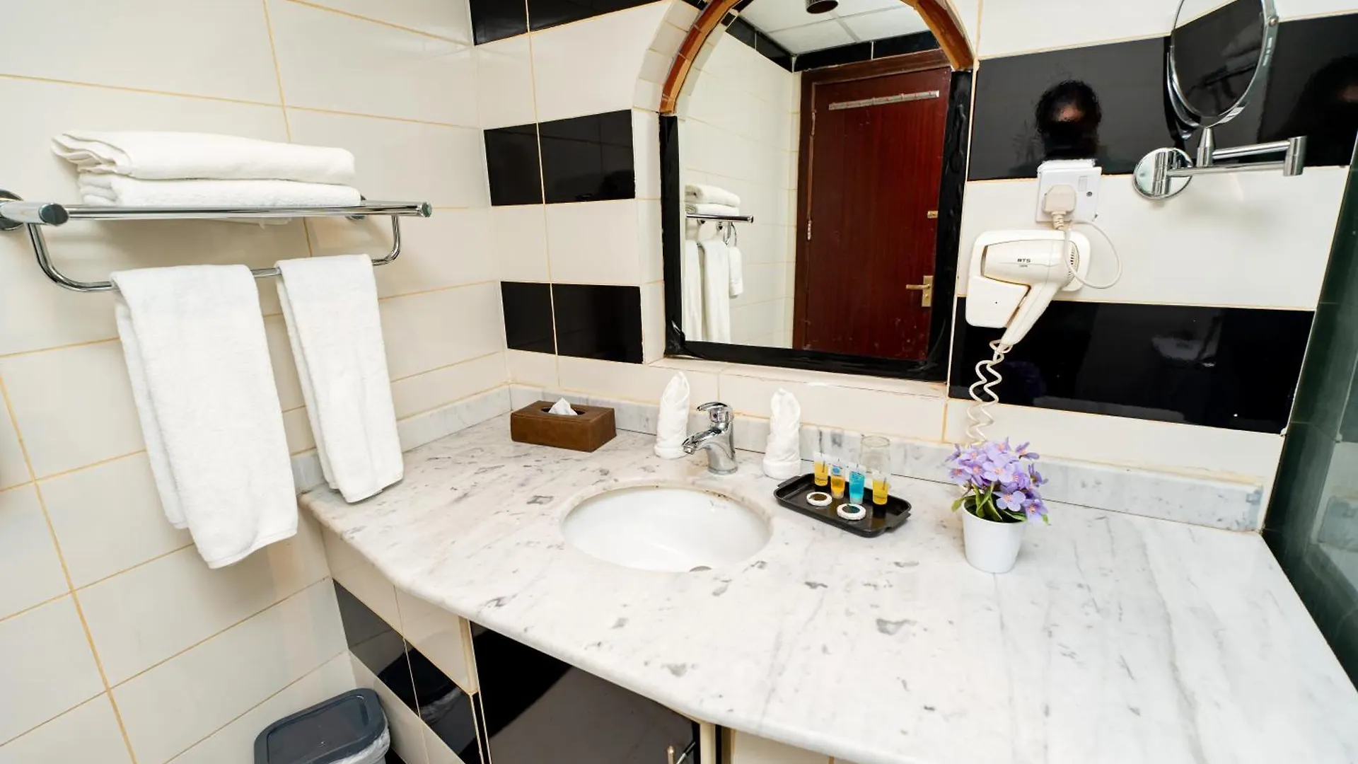 **  Al Kiram Hotel Al Azizia La Mecque Arabie saoudite